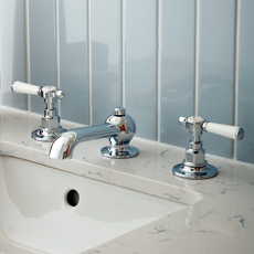 Baterie łazienkowe BOOTH&Co. z kolekcji Axbridge Lever w kolorze chromu
