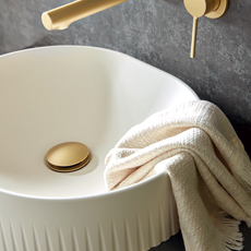 Umywalki ceramiczne i konglomeratowe Vado z kolekcji Safari